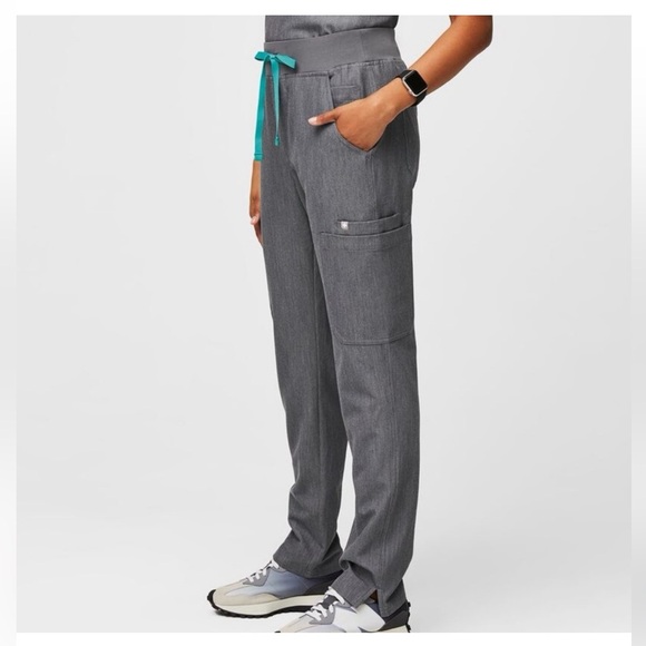 Figs Pants - YOLA WITH YOGA WAISTBAND PETITE SKINNY SCRUB PANTS
Size XSP